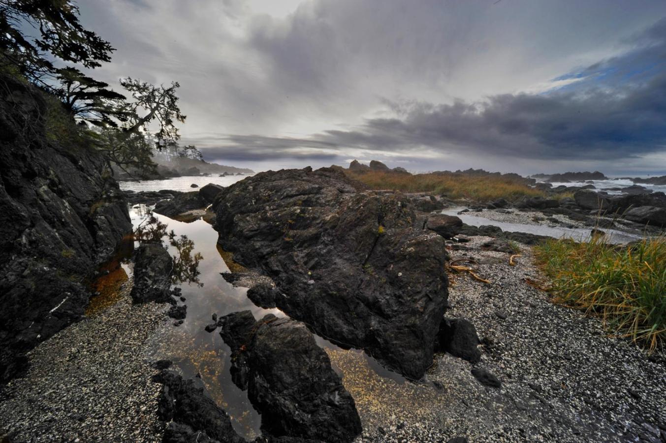 Black Rock Oceanfront Resort Ucluelet Bagian luar foto